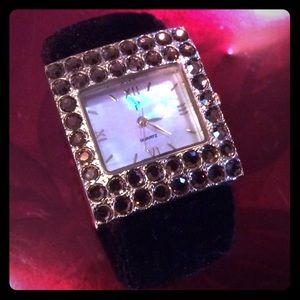 New P gold tone stoned face brown bracelet watch.